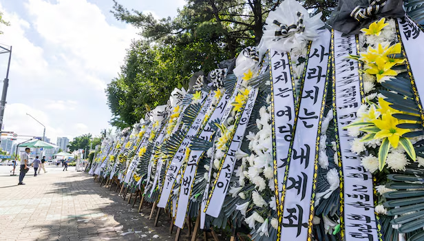 隔壁已经跌到送花圈了