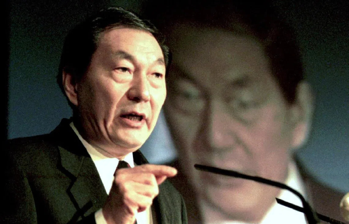 高峰已去，泪洒满襟